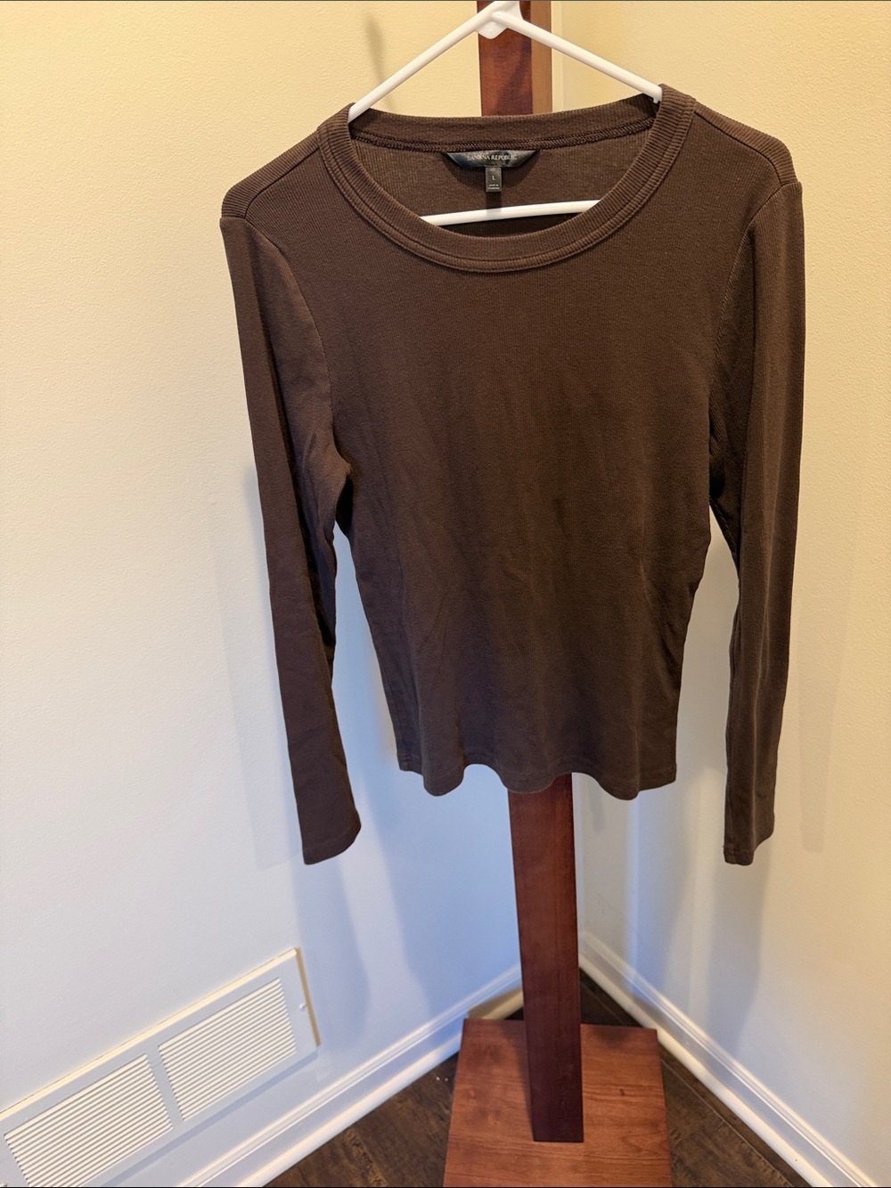 Banana Republic Brown Long-Sleeve Crewneck Tee